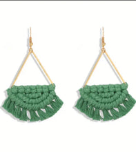 Load image into Gallery viewer, Triangle Macrame Earrings blue/green
