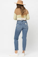 Load image into Gallery viewer, Judy Blue Distressed Boyfriend Jeans
