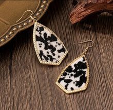 Load image into Gallery viewer, Western Metal Dangles white/cowprint
