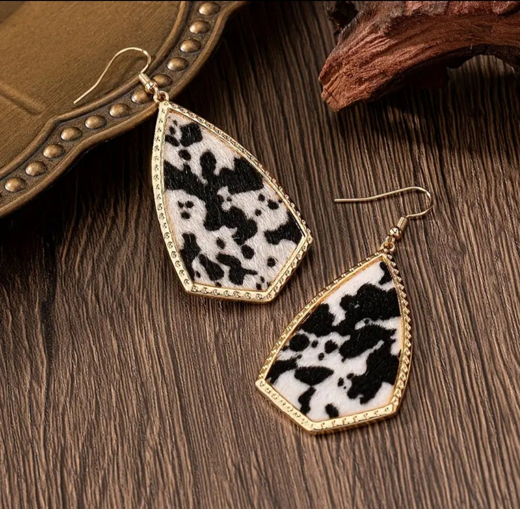 Western Metal Dangles white/cowprint