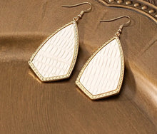 Load image into Gallery viewer, Western Metal Dangles white/cowprint
