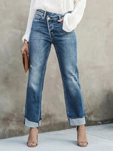 Load image into Gallery viewer, Reagan Straight Jeans ☆size 6/8

